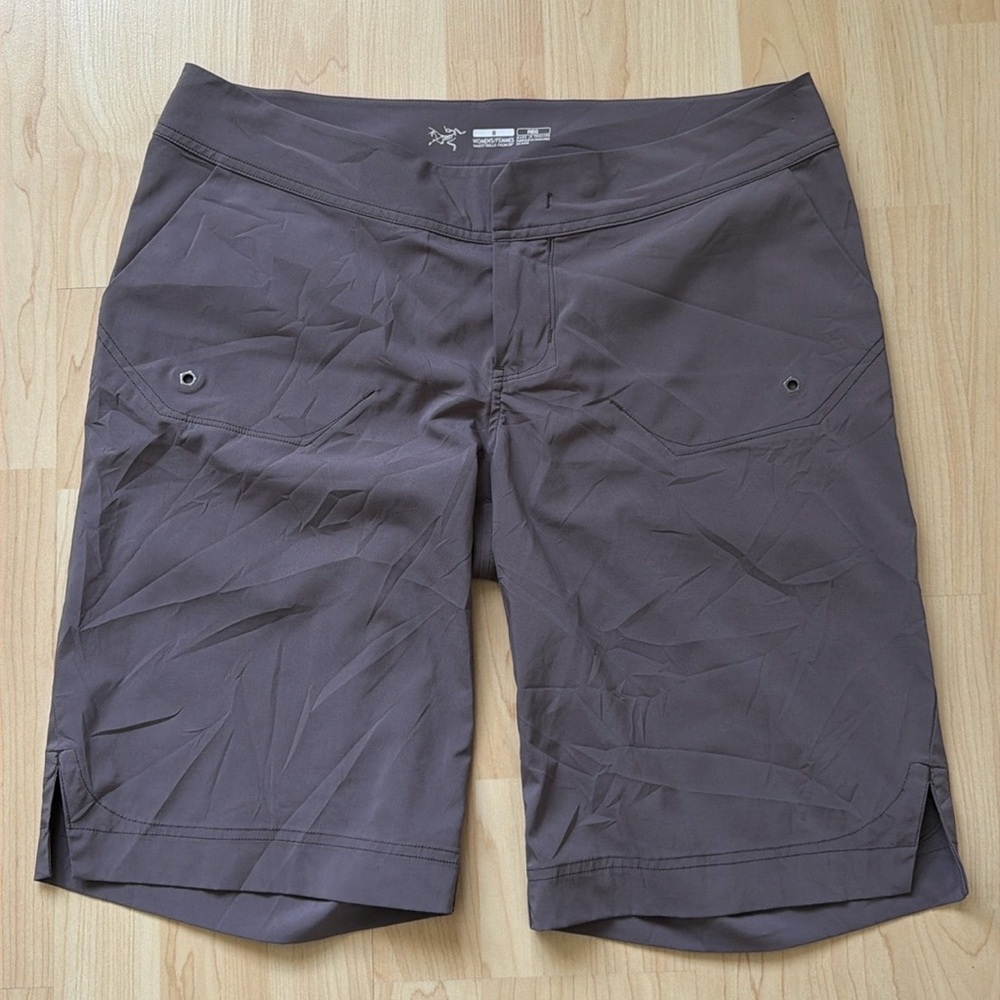 Arc’teryx women’s mauve brown Bermuda shorts, size 8